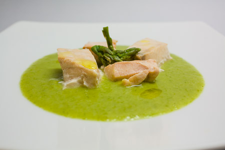 salmone, porri e asparagi