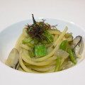 Spaghettone all’acqua di ostrica e finocchietto, fave, asparagi selvatici e mauru catanisi (Celano)